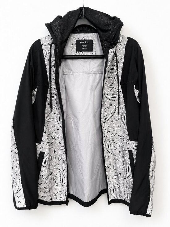 Rue21 Jackets & Blazers - Rue21 Black & White Paisley Zip-Up Hoodie Jacket Women's Size Small